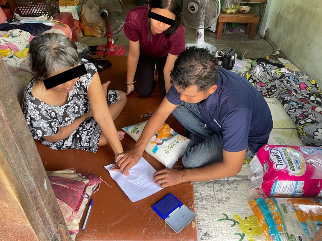 “ลูกหลานคอยพูดคุยเป็นเพื่อน เพื่อให้ป้าไม่รู้สึกเหงา”