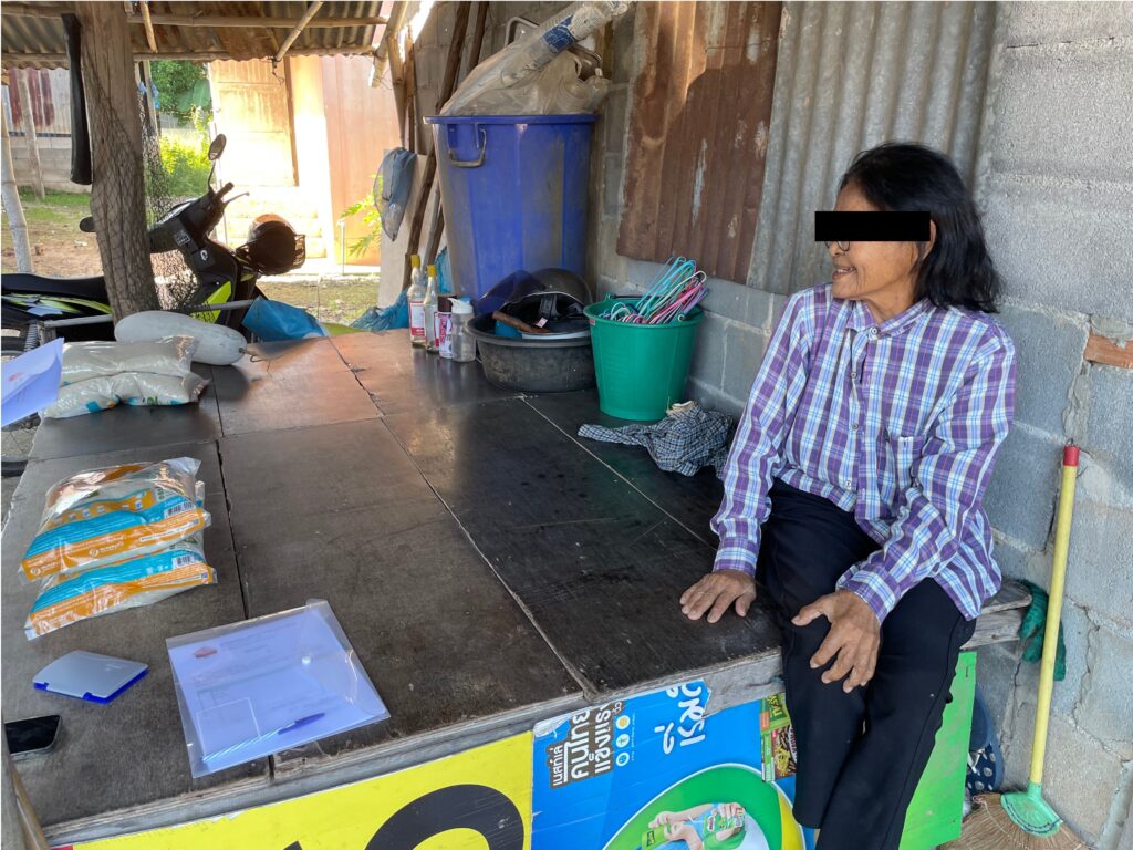 “แม้ร่างกายไม่ไหว แต่คุณป้าและลูกชายยังประคองกันไปด้วยความเข้มแข็ง”