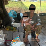 “เตาถ่านและแหล่งน้ำใกล้บ้าน คือรายได้และปากท้อง เป็นวิถีชีวิตเรียบง่ายที่ช่วยหล่อเลี้ยงครอบครัวในทุกวัน”