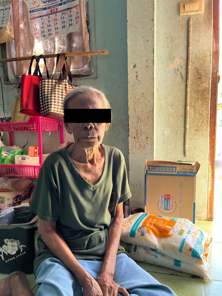 “น้องได้รับการดูแลเรื่องนมจากโรงเรียนอย่างต่อเนื่อง คุณยายจึงขอปรับรูปแบบความช่วยเหลือให้สอดคล้องกับความจำเป็นของครอบครัว”