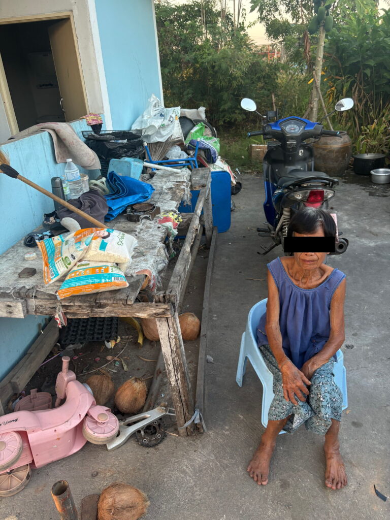 “เพราะอยู่กันหลายชีวิต การได้รับการช่วยเหลือด้านอาหารช่วยให้คุณยายลดภาระลงได้อย่างมาก”