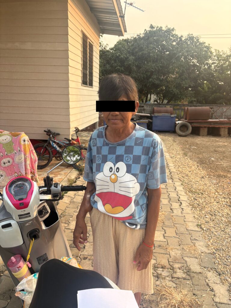 “คุณยายหารายได้เพิ่ม ส่วนหลานชายมีความคุ้นเคยและมีส่วนร่วมในงานของครอบครัว”